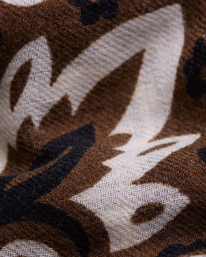 Close-up of the Maison Lecomte Flament Hazelnut scarf’s brown and ivory bandana print.