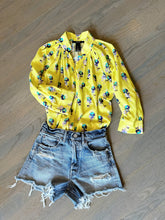 Load image into Gallery viewer, Smythe gathered blouse and moussy shorts at west2westport.com