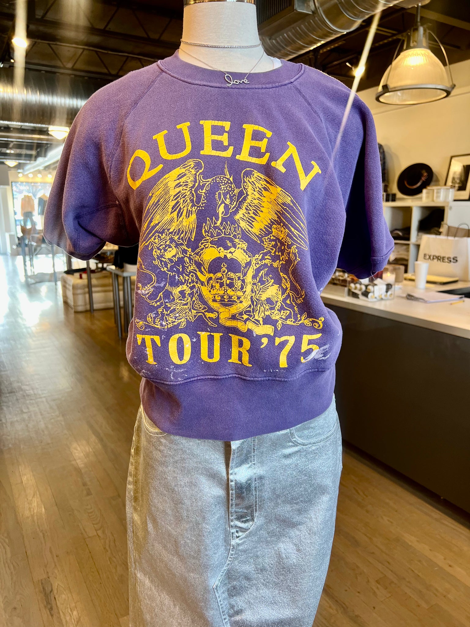 Vintage top queen sweatshirt