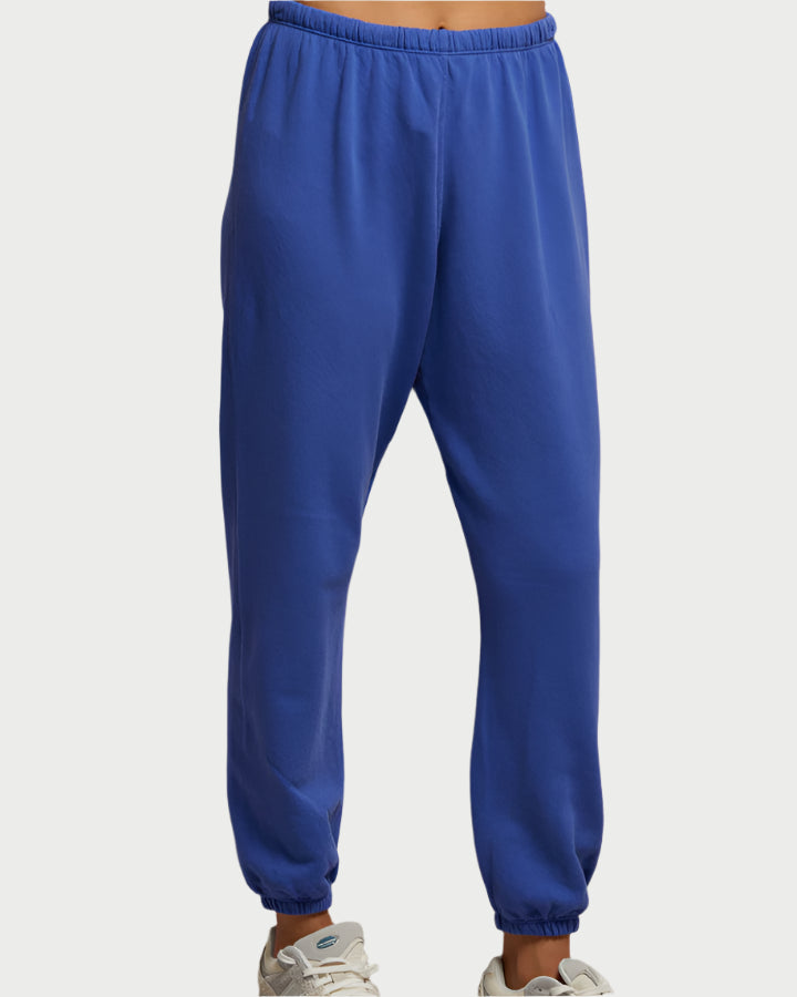 Effortlessly styled in perfectwhitetee's Johnny Sweatpants Violet Blue, crafted from soft French terry cotton with an elastic waistband and cuffs. Paired with crisp white sneakers against a plain white backdrop, the look is fresh and casual.
