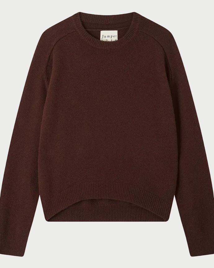 JUMPER1234 Oversize Cashmere Crew Cocoa, a dark brown long-sleeved oversized cashmere crew neck sweater with a high-low hem.